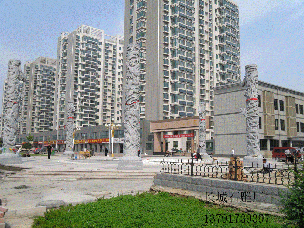 石雕龙柱寺院广场雕刻