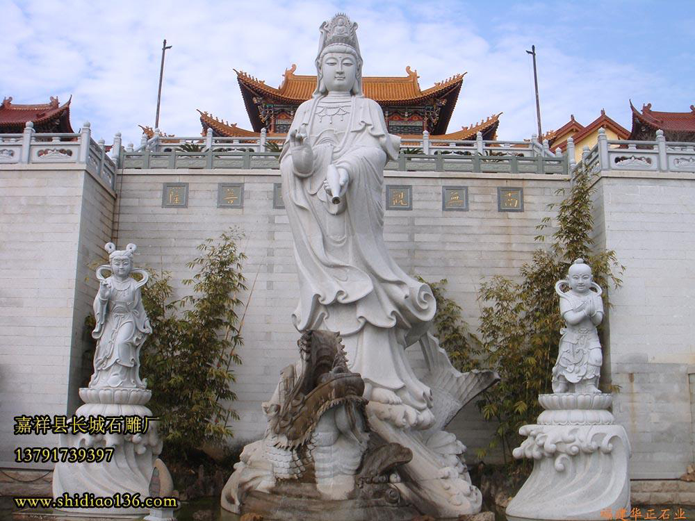 在现在的佛教文化中，观音菩萨也可以说是圣人的形象存在，被广大的的信徒所敬仰，而今的寺院里或多都会有一尊庄严的石雕观音，供信徒参拜。
